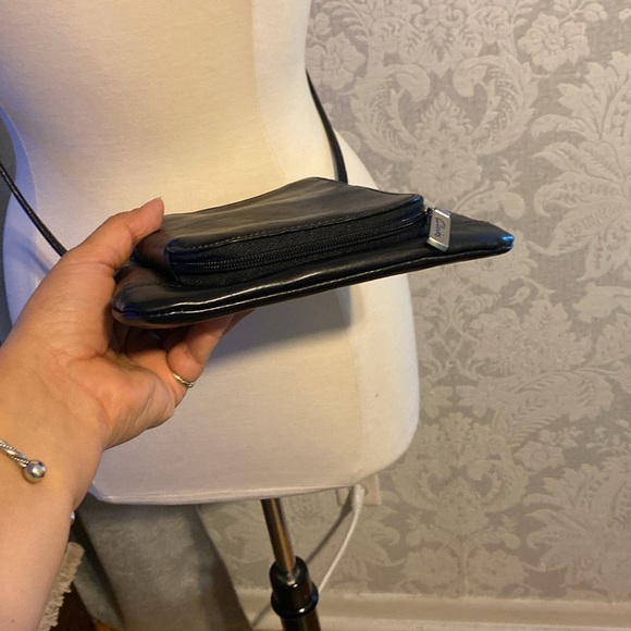 Clarks cross body leather black bag - Picture 9 of 9